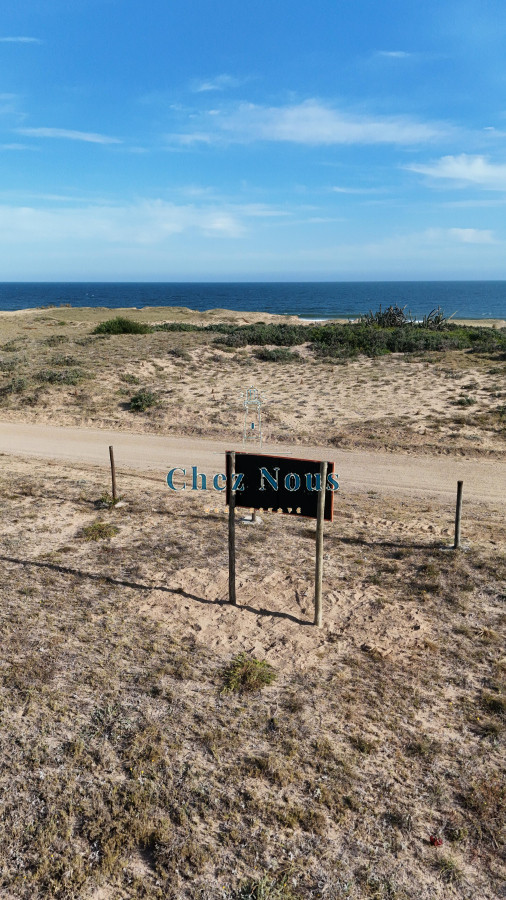 Terreno ID.423 - Vendo en Primera Línea del Mar 2450 M2