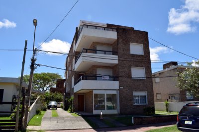 Cisne, a metros del mar y con vista  los cerros.Amplio y comodo living, cocina definida, dos dormitorios y dos baños. 