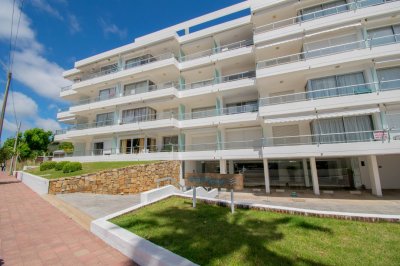 Apartamento en Piriápolis a menos de 50 metros del mar, Dos dormitorios, baño. Y vista privilegiada al mar 