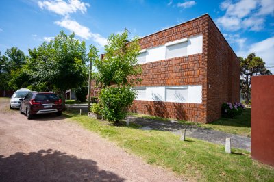 Apartamento Diaz 102 . Se encuentra a metros del mar, ideal para descansar en vacaciones y a minutos de todos los servicios. 