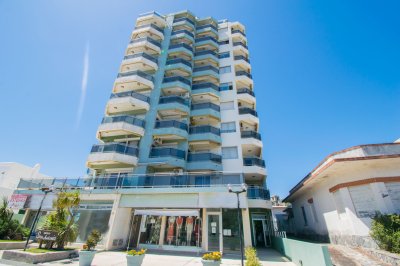 San Antonio ll, apartamento 605- Frente al mar, dos dormitorios y dos baños. Cochera. 