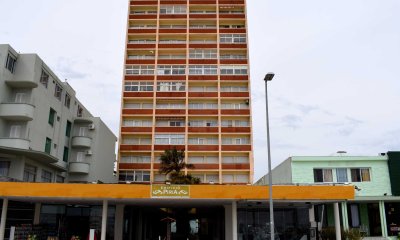 Apartamento frente al mar, en la ciudad de Piriápolis. A minutos del Puerto y de todos sus comercios.