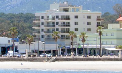 Apartamento frente al mar, con vista al puerto de Piriápolis.