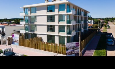 Altos de Piriapolis-Apartamento con vista al mar, con excelente ubicacion a minutos del centro y de todos sus servicios.