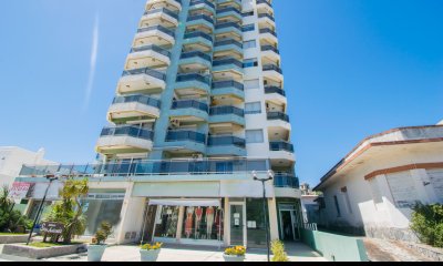 San Antonio ll, apartamento 605- Frente al mar, dos dormitorios y dos baños. Cochera.