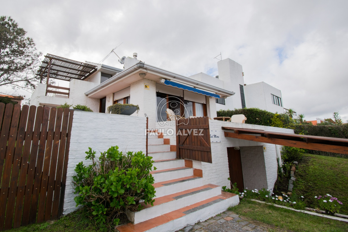 Casa en alquiler temporal, frente al mar. Ideal para disfrutar en verano.