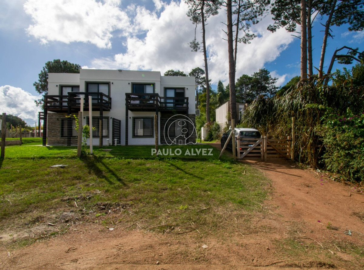 Casa en alquiler temporal en Piriápolis, con piscina, completamente cercada, ideal para disfurtar en familia, 