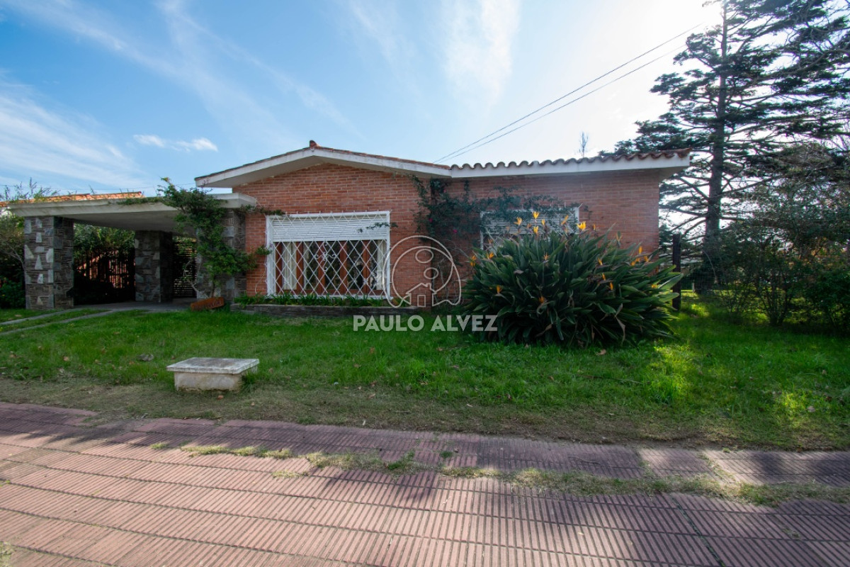 A 350 metros del mar, zona tranquila, completamente cercada 