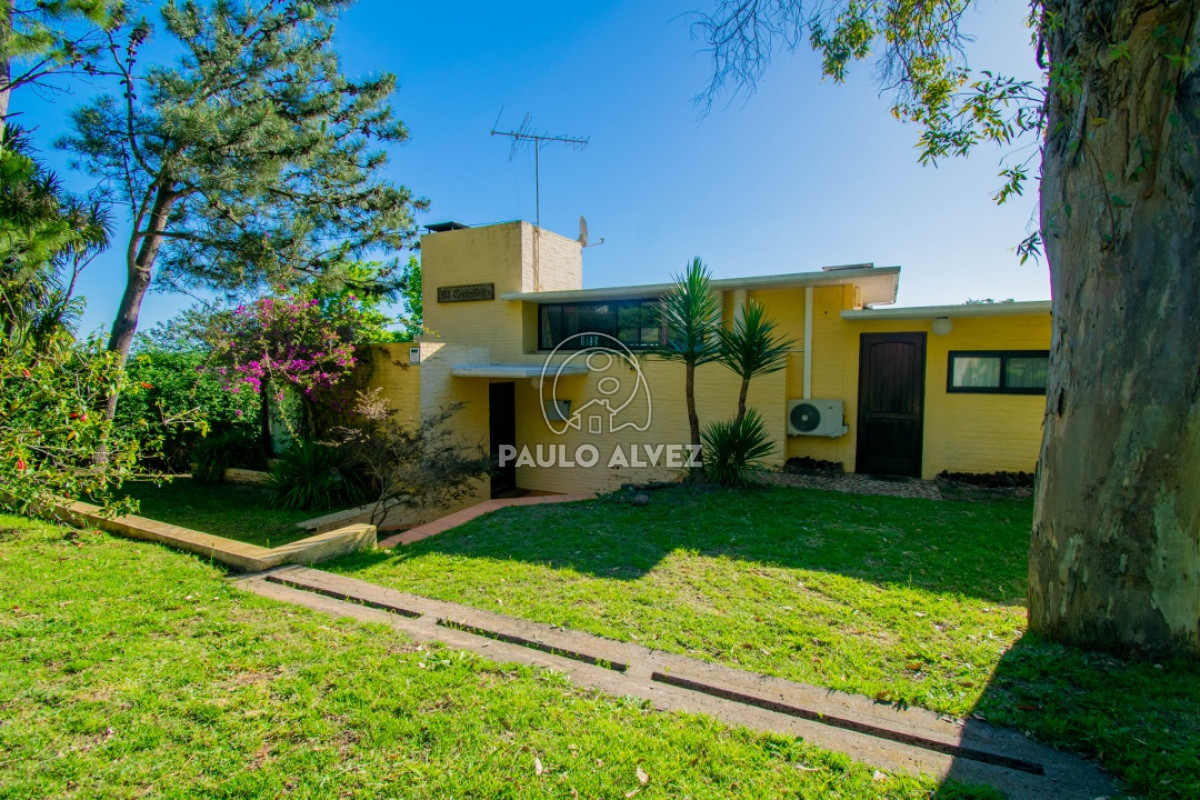 Casa en alquiler en Playa hermosa, Piriápolis. Hermosas puestas del sol. Dos dormitorios, dos baños. Comod y funcional para disfrutar en familia 