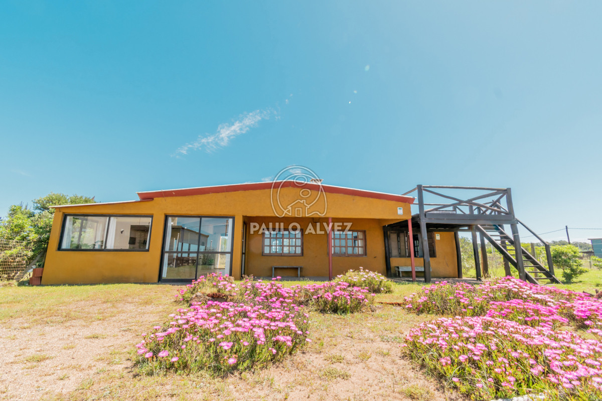 La Casita Amarilla (902)