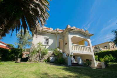 Propiedad de Época, lujosa y de gran porte. Chalet emblemático en Piriápolis 