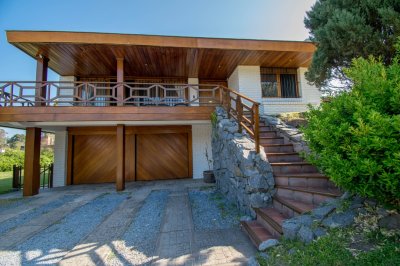 La Balconada, propiedad de gran porte, ubicada en una zona tranquila y agradable, durante tood el año. 