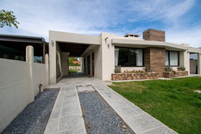 Dúplex en Portales, zona privilegiada de piriapolis a metros del mar 