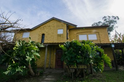 Casa Zarpa- Casa ubicada en una zona tranquila de Bella Vista. 