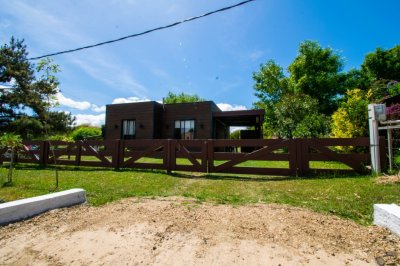 Madera. Casa en alquiler temporal. A metros del mar, zona serena ideal para descansar,