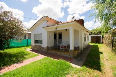 Olga- Se encuentra a  500 metros del mar, un lugar sereno para vivir todo el año y a minutos de todos los servicios.