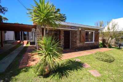 Portrales- casa en alquiler temporal, a 50 metros del mar. Zona tranquil ideal para descansar en tus proximas vacaciones.