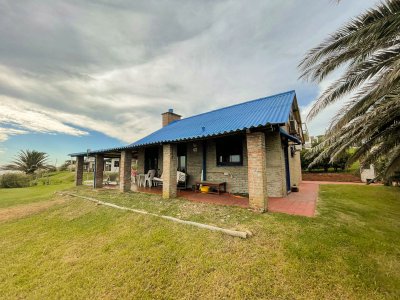 Ocean- Casa con vista a los mejores atardeceres, con baja al mar directo. Un lugar ideal para que vivas todo el año .