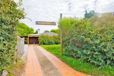 Eudaimonia- Casa de gran porte. Es ideal para vivir todo el año, cómoda, luminosa. 