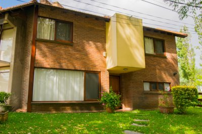 Alamos ll - Propiedad que se encuentra a metros del mar, un lugar ideal para veranear en familia, zona tranquila todo el año 