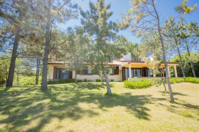 Cuto-Propiedad en venta, un lugar ideal para vivir todo el año. Frente al mar 