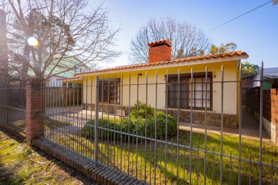 Abril- Casa en alquiler temporal, a pasos del mar y de todos los servicios. Cómoda, funcional, ideal para tus próximas vacaciones. 