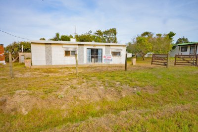Tana- Ubicada en Canelones, Balneario Santa Ana, un lugar ideal para vivir todo el año o veranear 
