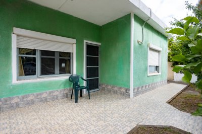 El Coco, propiedad ideal para vivir todo el año, con acceso por dos calles. A metros del mar 