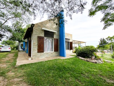 Moonligth, hermosa casa para descansar en verano. Comodidad para disfurtar en familia y a menos de 300 metros del mar. 