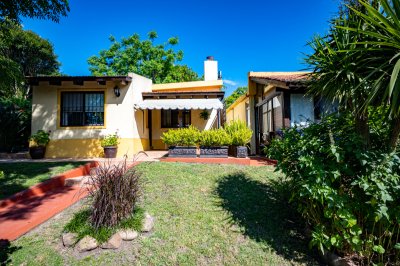 El Parque, un a zona tranquilida y agradable, ideal para vivir todo el año, son dos propiedades en un mismo predio. 