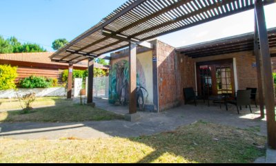 Hermosa casa con piscina, ideal para disfurtar en familia. A metros del centro de Piriapolis.