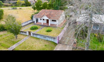 Beasol, propiedad en Balneario Solis, zona ideal para vivir todo el año. Dos dormitorios, un baño. Jardín cercado.