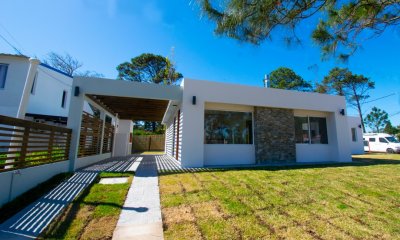 Excelente propiedad a estrenar en Barrio Portales, ubicacion privilegiada, a 250 metros del mar. Zona en constante crecimiento.