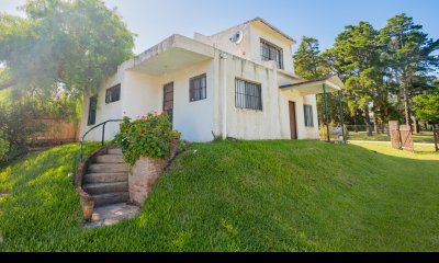 España- casa en el corazón de Playa Hermosa, a metros del mar, su entorno tranquilo y agradable todo el año.