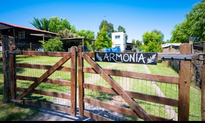 Armonía, entorno natural y magico. A minutos del centro de la ciudad. Con todas sus comodidades, dos tres dormitorios, dos baños. Living-cocina.