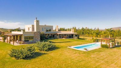 Chacra Santa Clara- un lugar ideal para vivir todo el año o para descansar. Vista a las Sierras y al mar. Un lugar unico. 