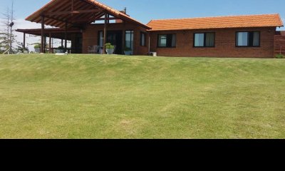 Chacra en Playa Grande ( Maldonado, Piriapolis), Tres dormitorios, dos baños. Piscina, Entorno tranquilo con vista a las sierras.