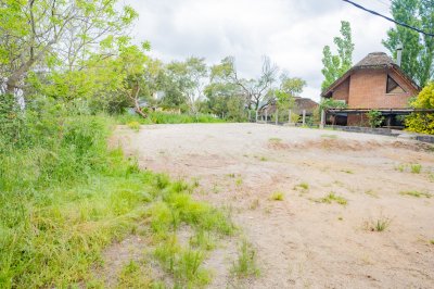 Te1590- Terreno de 448 m ², se encuentra limpio, alto a nivel de la calle. 