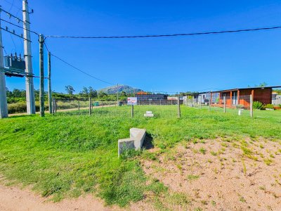 Te1547- Lugar para vivir todo el año, terreno esquina, con vista al cerro pan de azucar. 