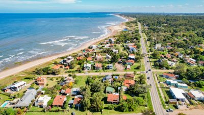 Te1572- Balneario La Flores, entorno sereno y natural. Para quienes buscan salir del bullicio de la ciudad, pero estar cerca de todo. 