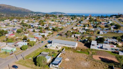 Te1582- Terreno ubicado en Pueblo Obrero, zona en constante crecimiento, predio esquina, cercado, ideal para todo tipo de proyecto 