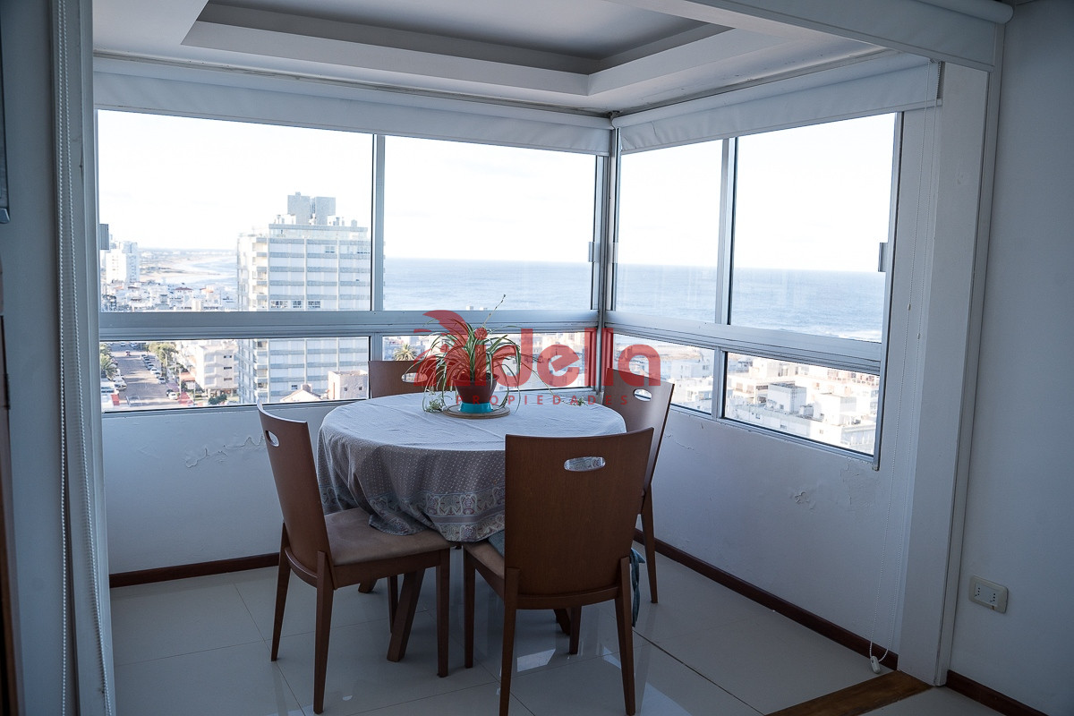 Apartamento ID.460 - Venta de Apartamento 3 dormitorios + servicio en Península, Punta del Este