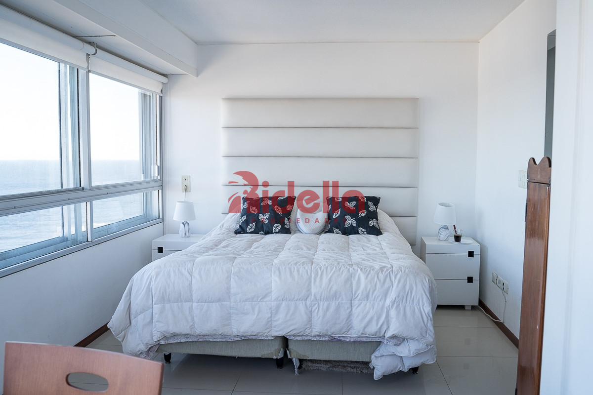 Apartamento ID.460 - Venta de Apartamento 3 dormitorios + servicio en Península, Punta del Este