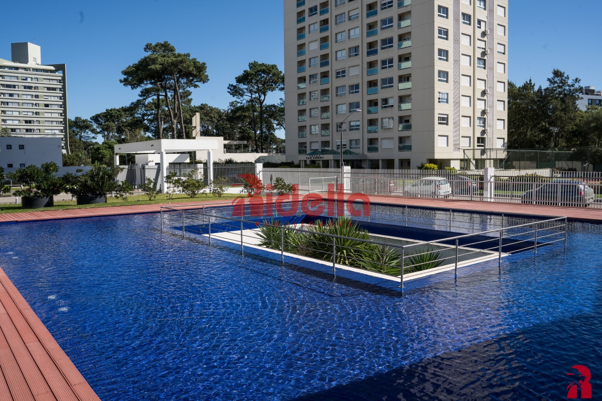 Apartamento ID.557 - Apartamento en venta 4 dormitorios, Roosvelt, Punta del Este