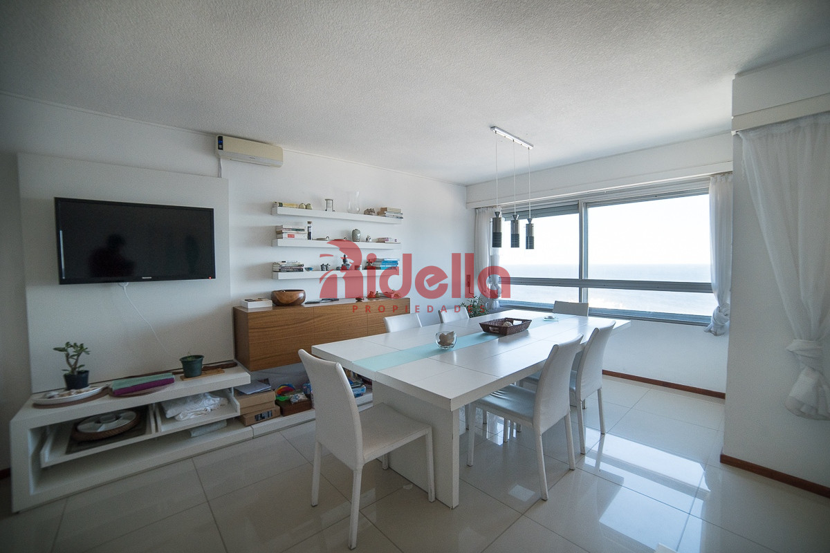 Apartamento ID.460 - Venta de Apartamento 3 dormitorios + servicio en Península, Punta del Este
