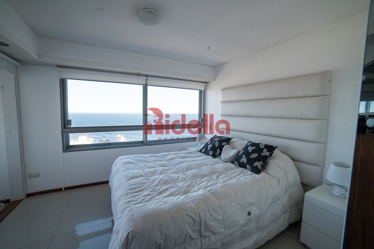 Apartamento ID.460 - Venta de Apartamento 3 dormitorios + servicio en Península, Punta del Este