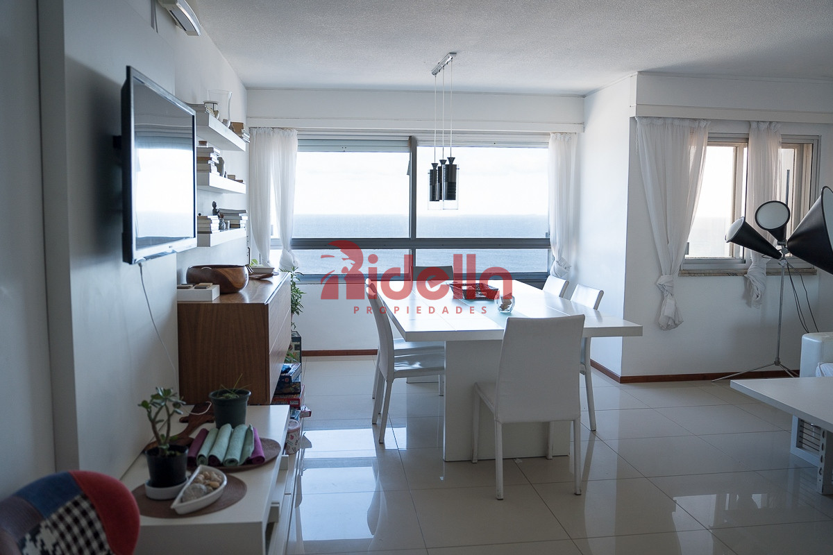 Apartamento ID.460 - Venta de Apartamento 3 dormitorios + servicio en Península, Punta del Este
