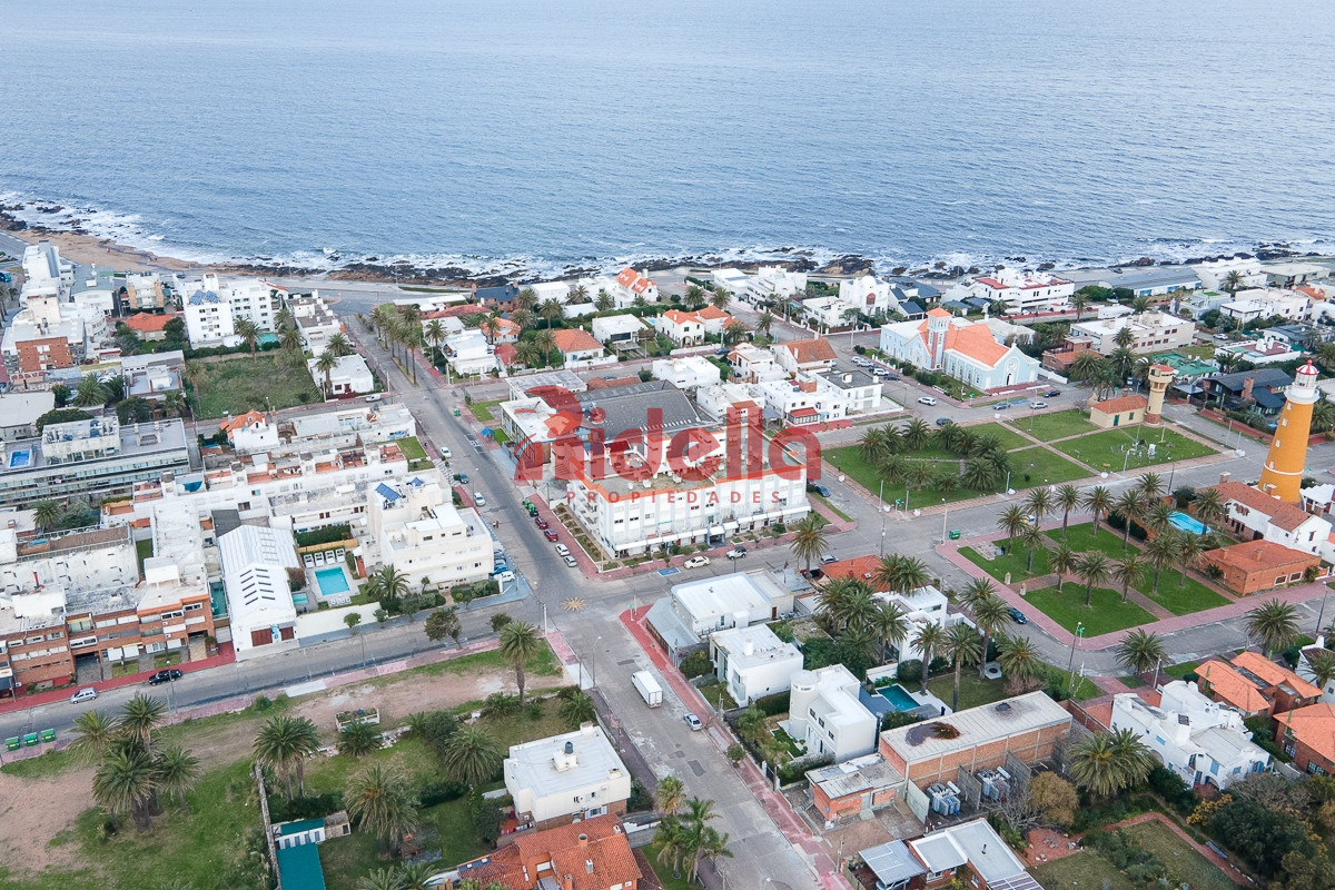 Apartamento ID.565 - Venta de apartamento 2 dormitorios en Península, Punta del Este