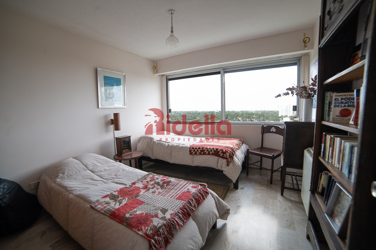 Apartamento ID.557 - Apartamento en venta 4 dormitorios, Roosvelt, Punta del Este