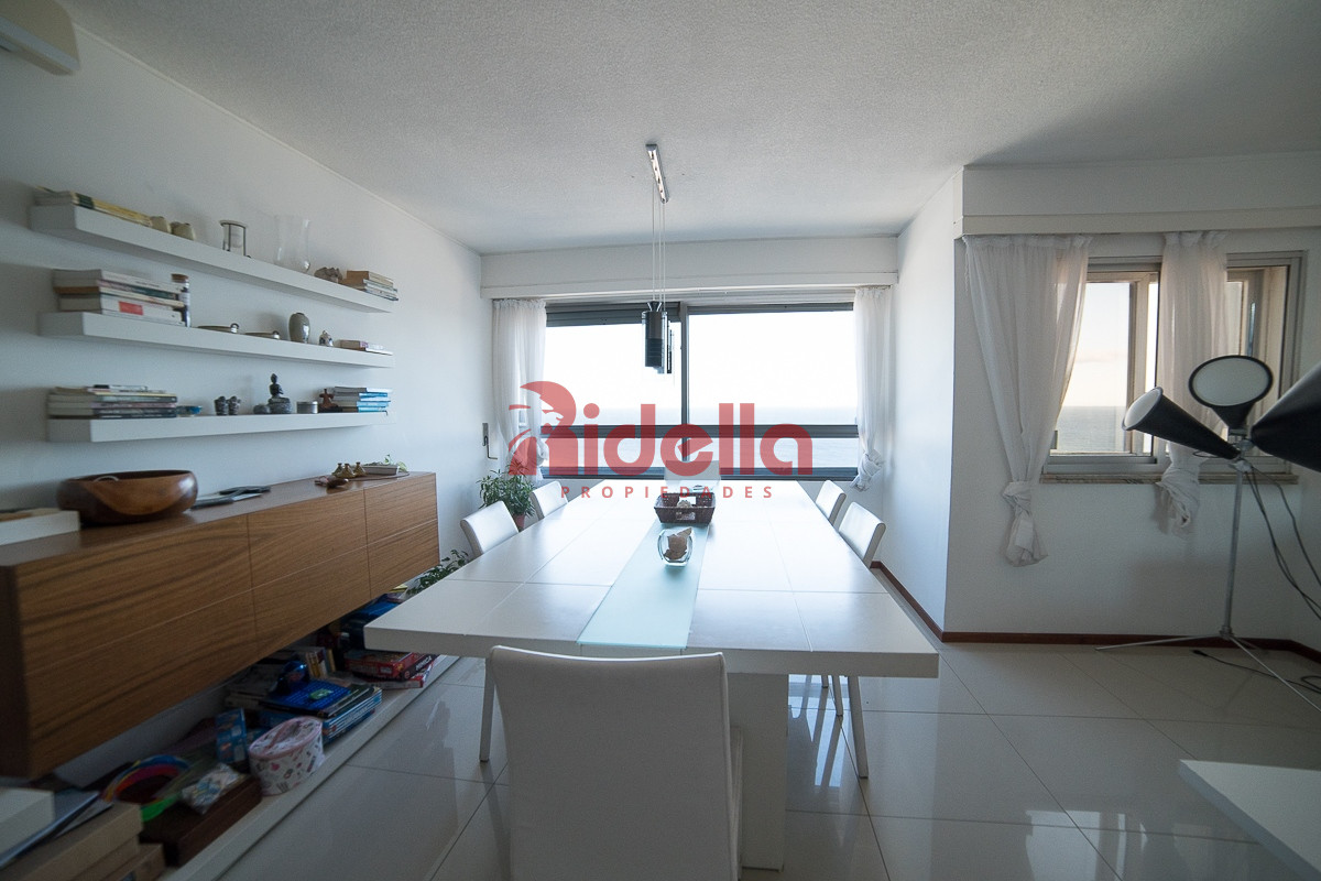 Apartamento ID.460 - Venta de Apartamento 3 dormitorios + servicio en Península, Punta del Este